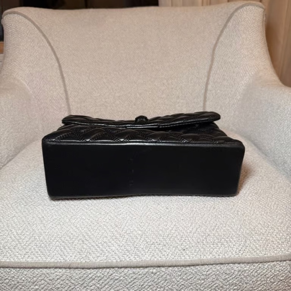 Chic Black Quilted Shoulder Bag - Picture 5 of 6